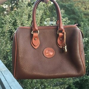 Vintage Dooney and Bourke handbag 👜